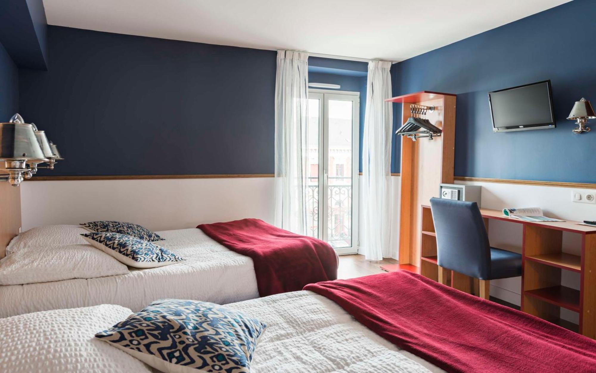 Brit De Paris Hotel 2*